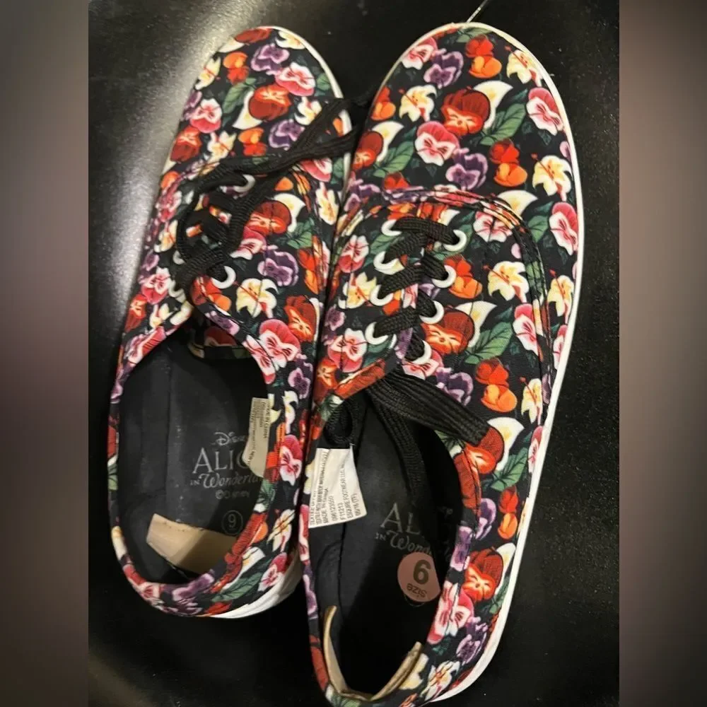 Alice in Wonderland Pansy Print Sneaker - Disney Target RARE Womens 9